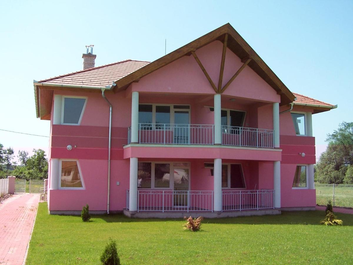 Liget Apartmanhaz Kehidakustány Exteriör bild